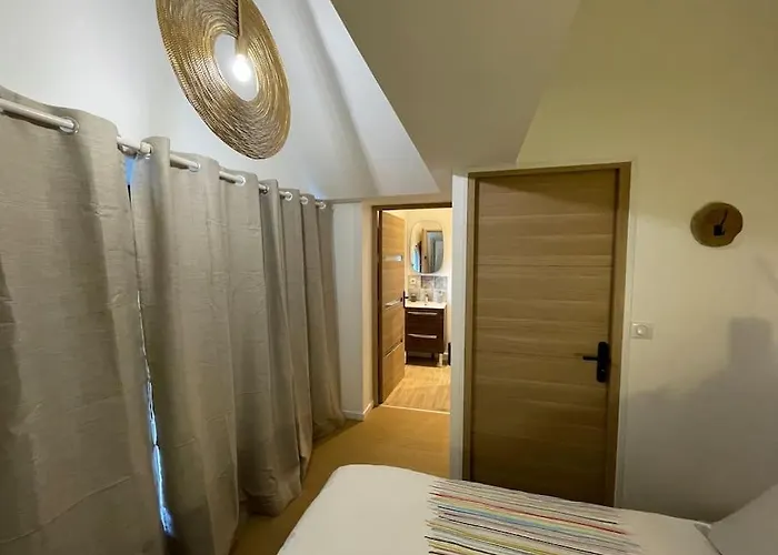 Au Bal Des Hirondelles Holiday home Ande