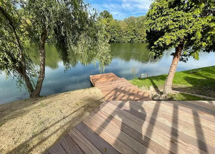 Au Bal Des Hirondelles Holiday home Ande